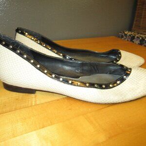 White House Black Market Gracie Flat womens sz 8.5 Ivory PythonLeather